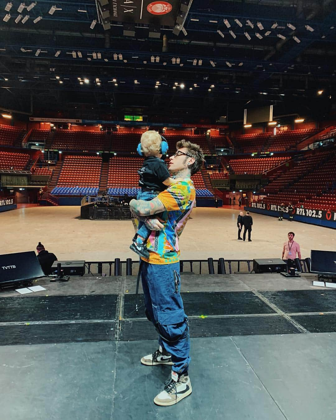 フェデスさんのインスタグラム写真 - (フェデスInstagram)「Il suo primo concerto, quello di papà ❤️ Spero di renderti orgoglioso 🤞🏻」4月9日 1時50分 - fedez