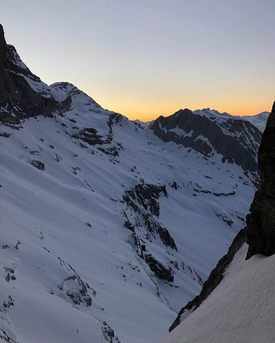 マチルド・ベセーラさんのインスタグラム写真 - (マチルド・ベセーラInstagram)「Ces dernières semaines j’ai eu le privilège de passer du temps en montagne, dans des lieux où l’hostilité et le sublime ne font qu’un. Il y a quelque chose de vraiment particulier là haut. Chaque instant est vécu intensément, le temps n’existe plus. Loin de tout et du reste du monde, on est propulsés dans une toute autre dimension où les lois et les priorités ne sont plus les mêmes. On revient à l’essentiel, échappant ainsi le temps d’un instant à une société qui semble parfois insensée. Tout ça pour dire que je suis extrêmement reconnaissante pour toutes ces expériences extra - ordinaires et que je souhaite à tous de vivre des moments comme ceux là 🙏🏻 • During the last few weeks I’ve had the privilege to spend some time in the mountains, in places where hostility meets the sublime. There is something incredibly special up there. Each moment is lived intensely, time just doesn’t exist. Far away from everything and the rest of the world, you’re propelled to another dimension where the rules and priorities are completely different. Back to what matters the most, escaping just for a while what seems to be an insane society. But anyways just feeling extremely grateful for all those extra - ordinary moments up there and hoping that everyone can experience such a feeling one day🙏🏻 • @thenorthfaceuk | @scarpafrance | @arkose.climbing | @snap.climbing | @hondafrance | @cpa_performance」4月9日 1時57分 - mathildebecerra