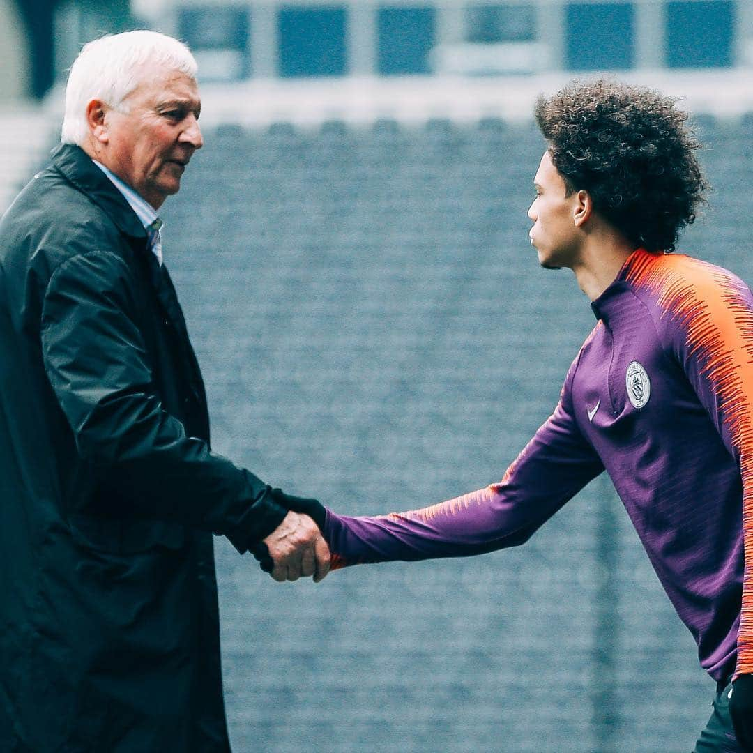 マンチェスター・シティFCさんのインスタグラム写真 - (マンチェスター・シティFCInstagram)「Breaking new ground ⚽️ #mancity #thfcvcity」4月9日 2時03分 - mancity