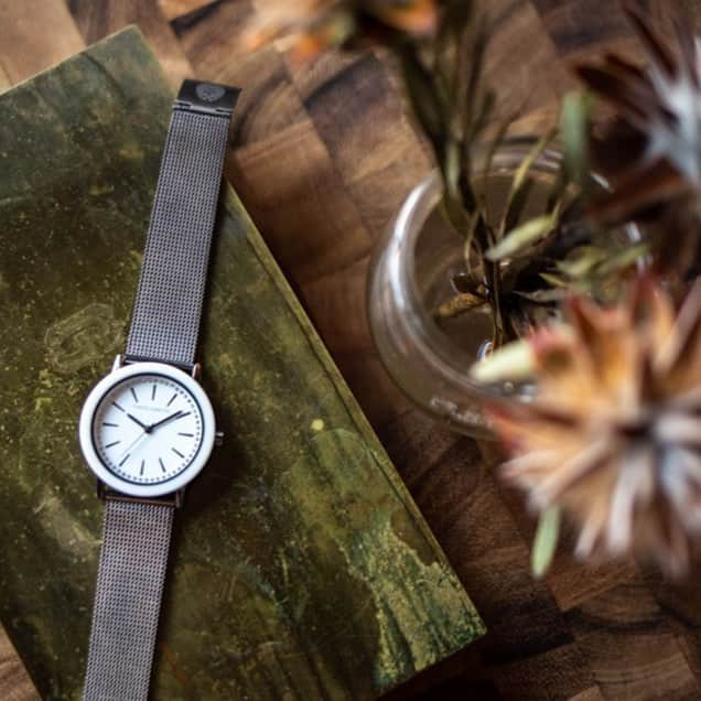 ヴィンスカムートさんのインスタグラム写真 - (ヴィンスカムートInstagram)「The wear-with-everything timepiece. #standoutstyle #spring2019 #watches」4月9日 2時13分 - vincecamuto