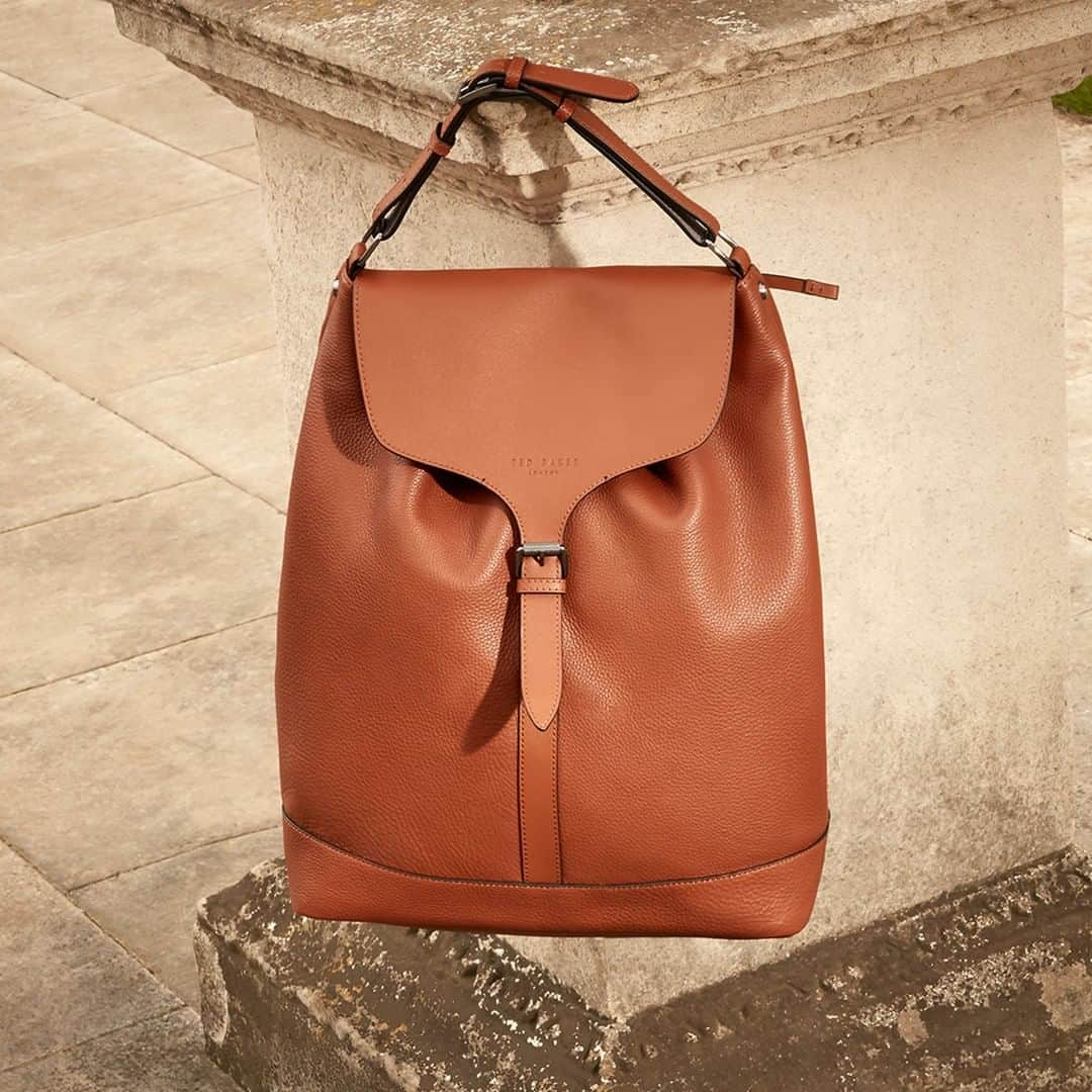 Ted Bakerさんのインスタグラム写真 - (Ted BakerInstagram)「Stylish weekends away call for Ted's RUSTED backpack (Leather backpack: RUSTED)」4月9日 2時30分 - tedbaker