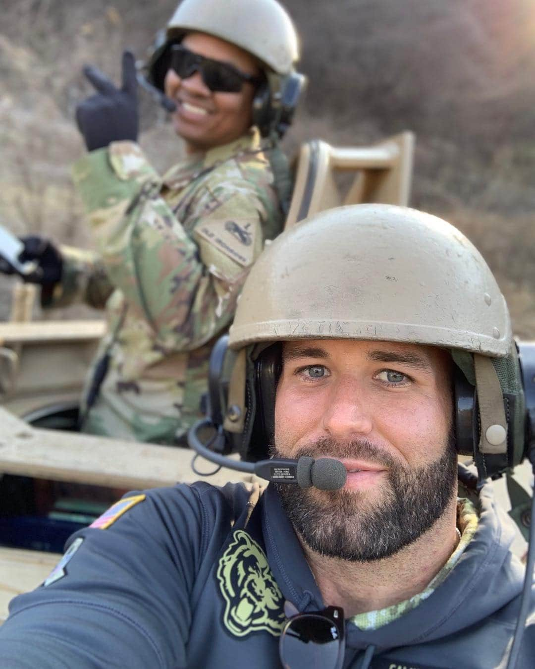 NFLさんのインスタグラム写真 - (NFLInstagram)「Last week during the NFL-@theUSO Tour in South Korea, @chase_daniel, @camjordan94, @myles_jack and Stephen Gostkowski met with military service members to see first-hand what they do to keep us safe. #SaluteToService」4月9日 2時39分 - nfl