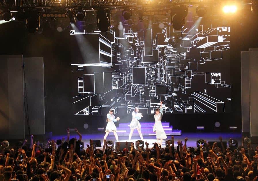 Perfumeさんのインスタグラム写真 - (PerfumeInstagram)「Had a blast in Dallas last night! 💖 We’re coming for you on Wednesday, Seattle! More info - link in bio. 💫 #prfm #FuturePopTour 📷P.T.A.(Perfume Official Fanclub)」4月9日 2時47分 - prfm_official