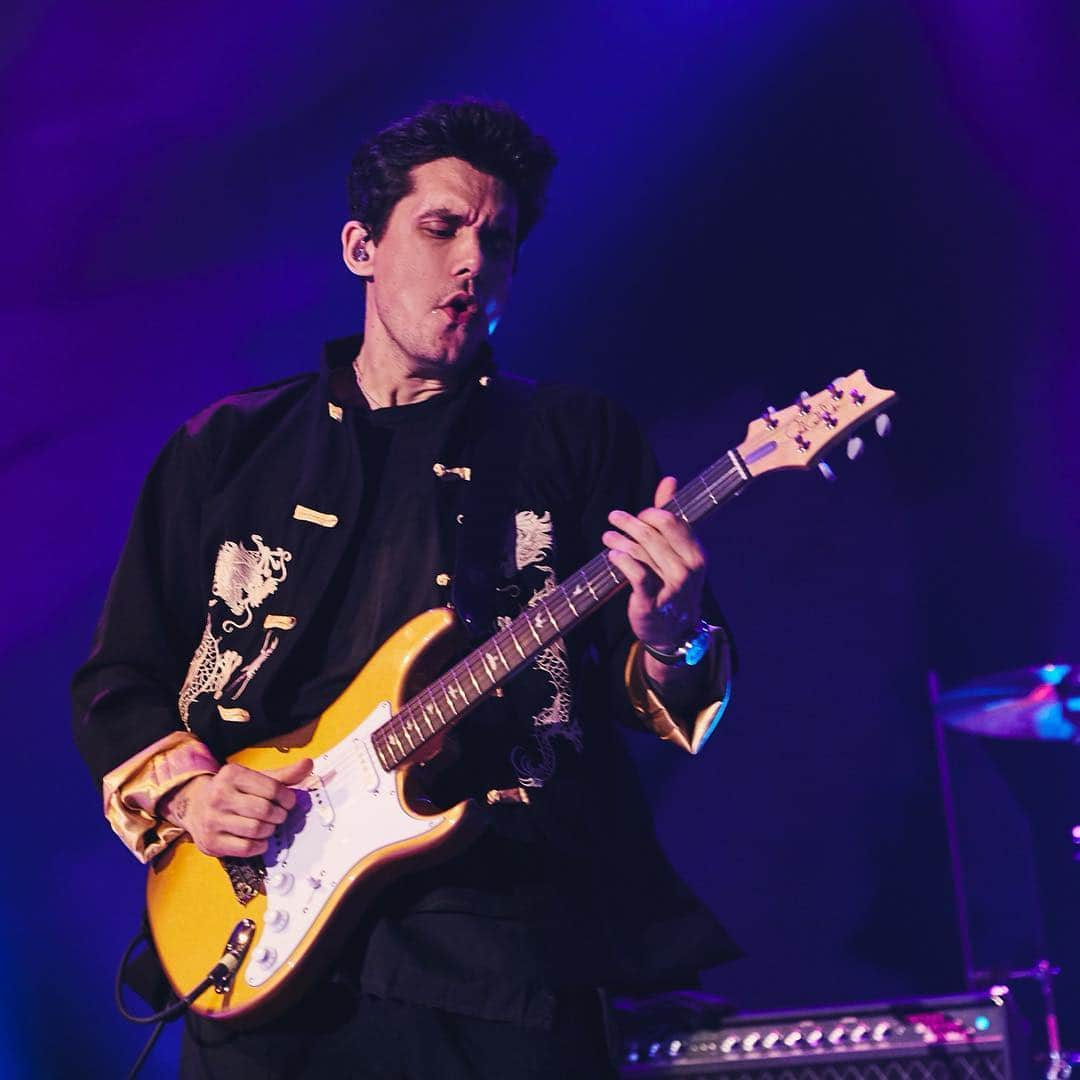 ジョン・メイヤーさんのインスタグラム写真 - (ジョン・メイヤーInstagram)「Hong Kong: a beautiful, high energy, spirited show.  This band is really lifting off now. Just look at my face watching @sharkey335 - says it all. 📷 @daniel」4月9日 2時51分 - johnmayer