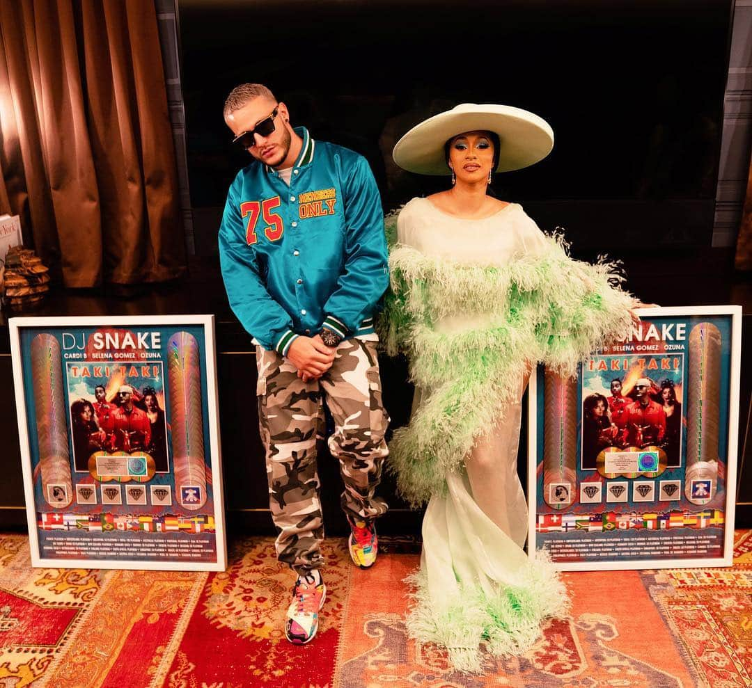 DJスネークさんのインスタグラム写真 - (DJスネークInstagram)「PLATINUM EVERYWHERE @iamcardib 🌍🌏🌎 Over 13 million units worldwide , Over 3 Billion streams globally and we still going !!!」4月9日 2時55分 - djsnake