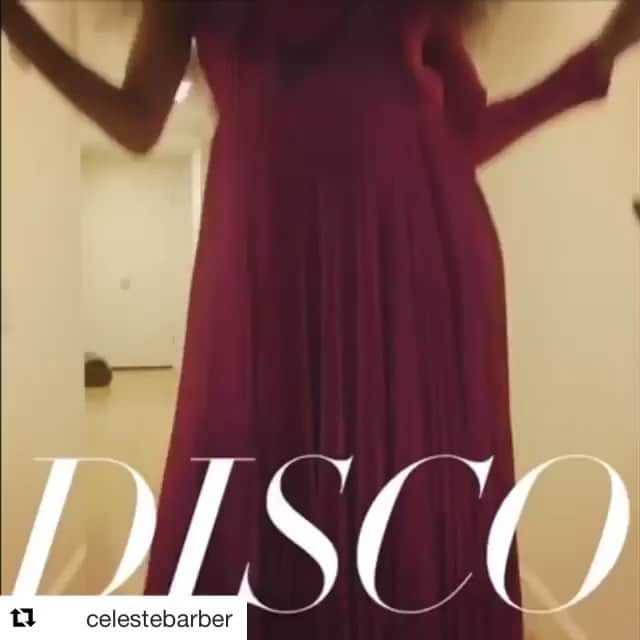 エリン・アンドリューズのインスタグラム：「Pee’ing my pants @celestebarber 🤣🤣🤣」