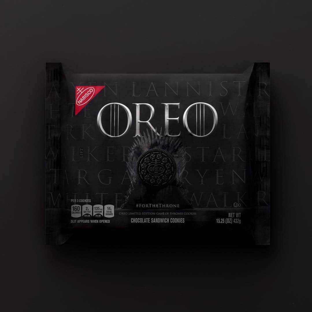 OREOさんのインスタグラム写真 - (OREOInstagram)「Brace yourselves. OREO Game of Thrones Limited Edition packs are in stores today. #GameOfCookies #ForTheThrone」4月9日 3時12分 - oreo