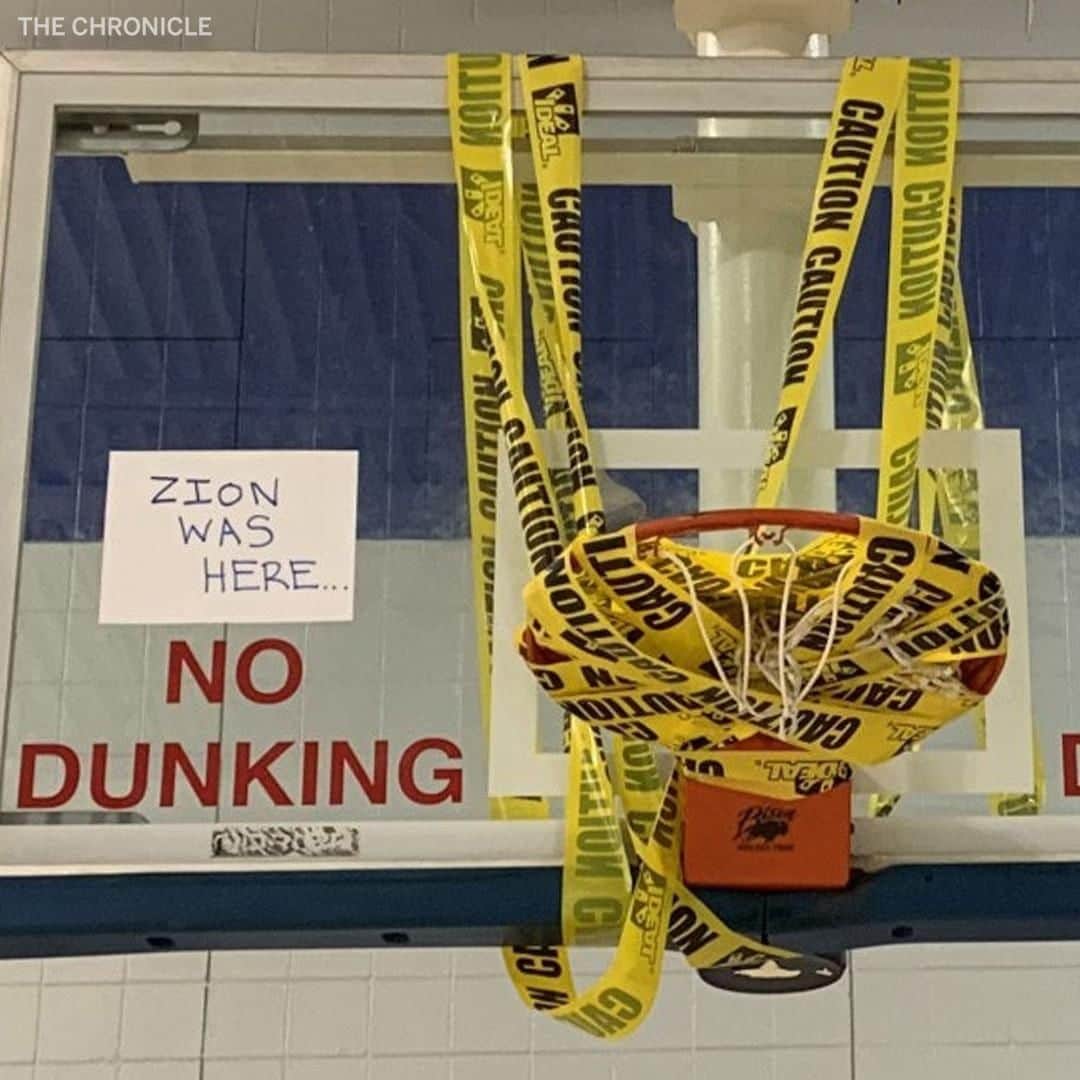 espnさんのインスタグラム写真 - (espnInstagram)「@zionlw10 made an appearance at Brodie Recreation Center last week and nearly tore the backboard down. This Monday, it is out of commission 😂」4月9日 3時28分 - espn
