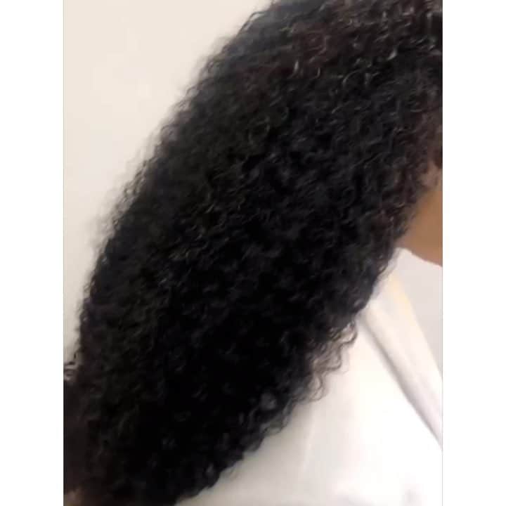 のインスタグラム：「No 🧢 @sandras_hairstudio be ⚰️ my hair!! And these @hairlikemaggie bundles are too 🔥 #IgnoreMyBigAssHead😏 #RemyMa」