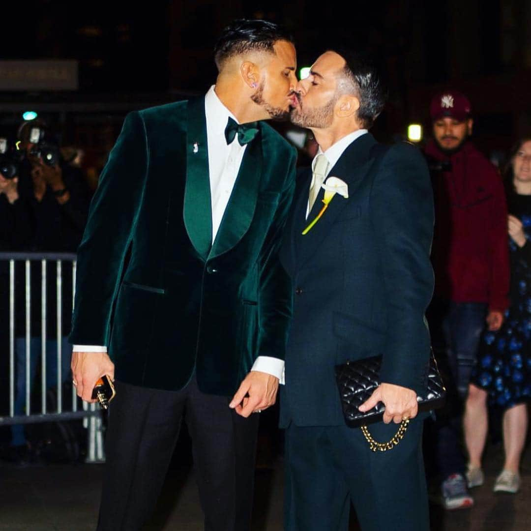 レイチェル・ゾーさんのインスタグラム写真 - (レイチェル・ゾーInstagram)「Wishing the most beautiful #newlyweds ❤️💍 @themarcjacobs @chardefrancesco a lifetime of love , health and happiness forever and ever ..Celebrating you both was magical 🙏🏻🥂🖤 #mcm #justmarried 👑👑xoRZ」4月9日 3時37分 - rachelzoe