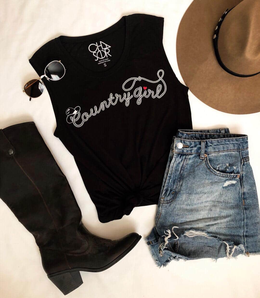 チェイサーのインスタグラム：「Ready for festival season??? 🤠 We are!!! 🎶 #chaserbrand」