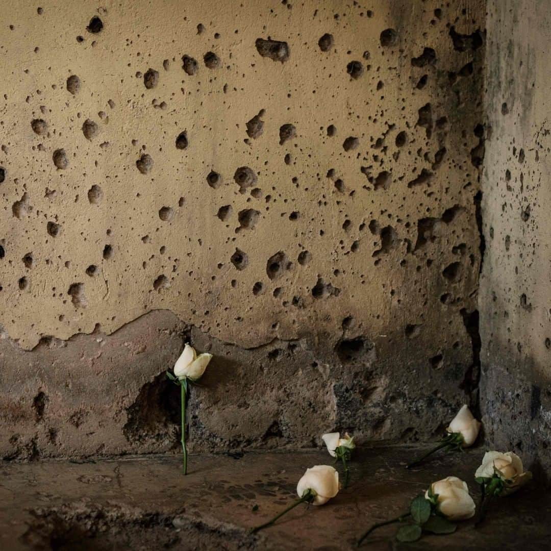 TIME Magazineさんのインスタグラム写真 - (TIME MagazineInstagram)「Flowers laid by relatives of 10 Belgian @unitednations peacekeepers, who were killed while protecting the Rwandan prime minister in 1994, are seen against a pockmarked wall in the room where the slayings occurred in Kigali on April 8. Rwanda is marking 25 years since the start of its genocide, which left some 800,000 people dead. “Our bodies and minds bear amputations and scars, but none of us is alone,” President Paul Kagame said at a commemoration ceremony, @apnews reports. “We Rwandans have granted ourselves a new beginning. We exist in a state of permanent commemoration, every day, in all that we do … Today, light radiates from this place.” Photograph by Yasuyoshi Chiba—@afpphoto/@gettyimages」4月9日 3時46分 - time