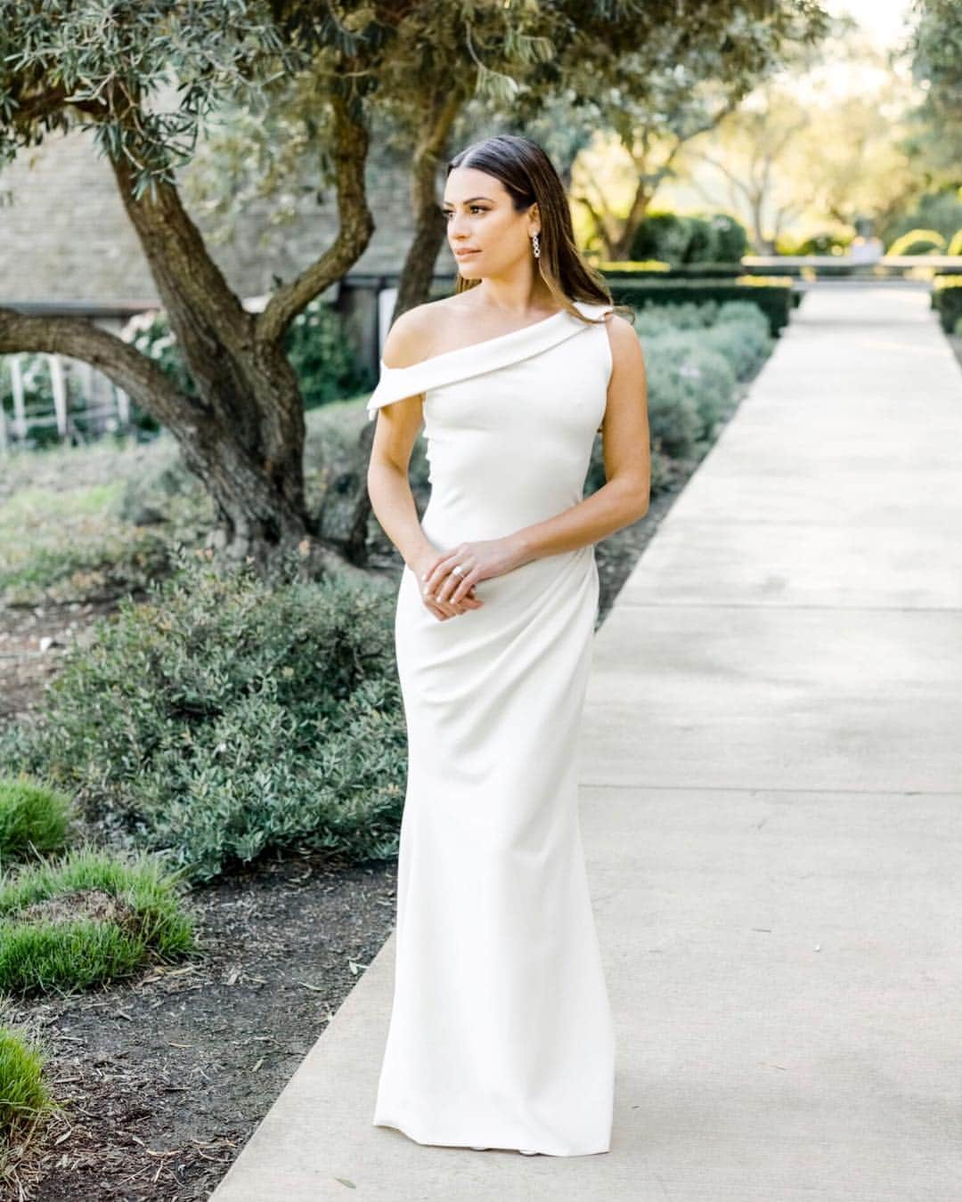 リア・ミシェルさんのインスタグラム写真 - (リア・ミシェルInstagram)「@csiriano I adore you so much💕 Thank you for creating this beautiful dress for my rehearsal dinner✨ you also made my mommy look more beautiful than ever for my wedding! We love you! 💓 (📸 @ktmerry )」4月9日 3時40分 - leamichele