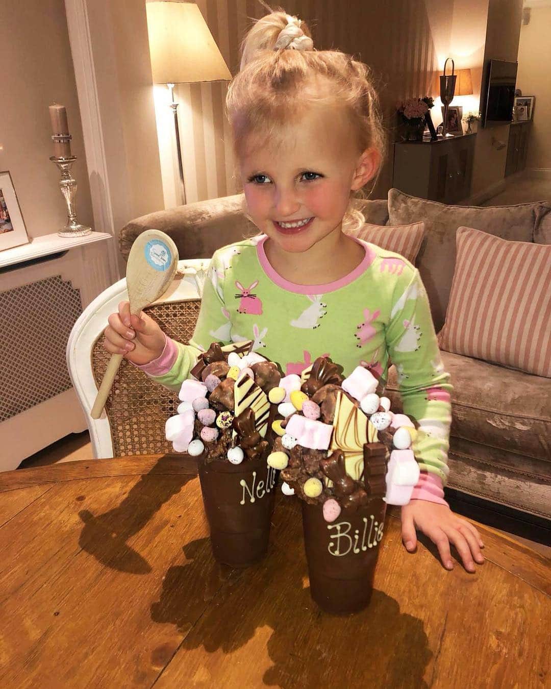 ビリー・フェアーズさんのインスタグラム写真 - (ビリー・フェアーズInstagram)「My little bunny’s dream has come true with these chocolate Smash Cups! Swipe across to see how amazing they are inside!  Use my code BILLIE15 for 15% off at @GettingPersonal and get yours in time for Easter! #Easter #ad #Chocolate #Sweets #foodstagram #GettingPersonal」4月9日 3時43分 - billieshepherdofficial