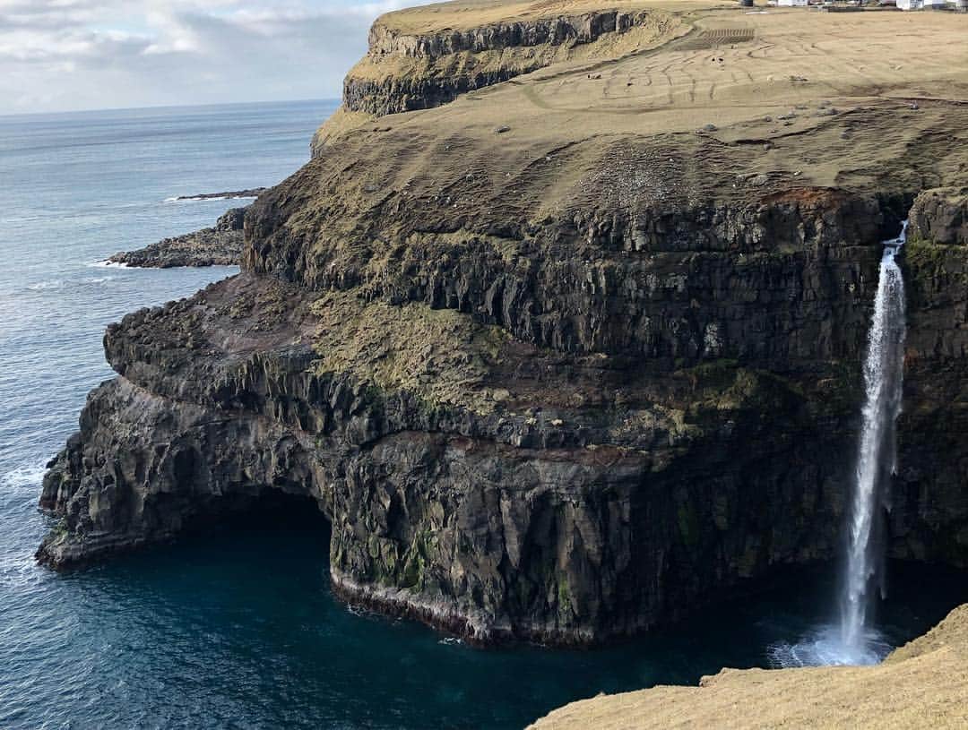 カティンカ・ホッスーさんのインスタグラム写真 - (カティンカ・ホッスーInstagram)「Hello Faroe Islands 🇫🇴 I am sooo happy to be here 🙌🏼」4月9日 3時47分 - hosszukatinka