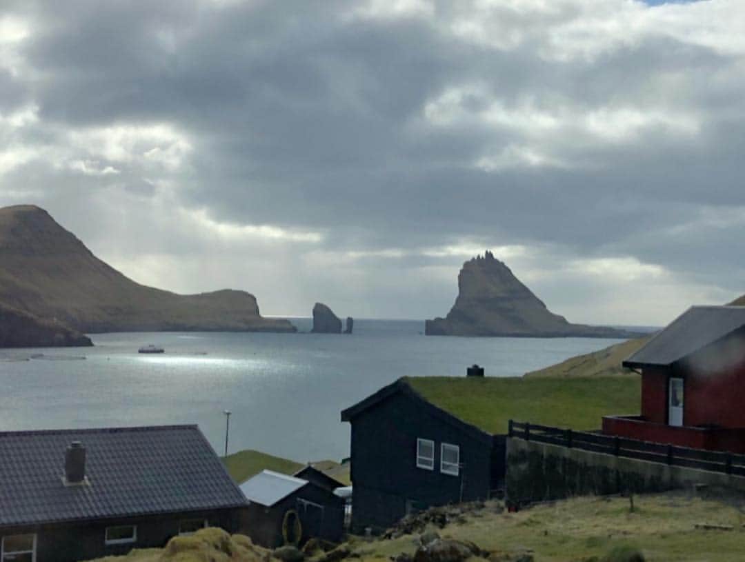 カティンカ・ホッスーさんのインスタグラム写真 - (カティンカ・ホッスーInstagram)「Hello Faroe Islands 🇫🇴 I am sooo happy to be here 🙌🏼」4月9日 3時47分 - hosszukatinka