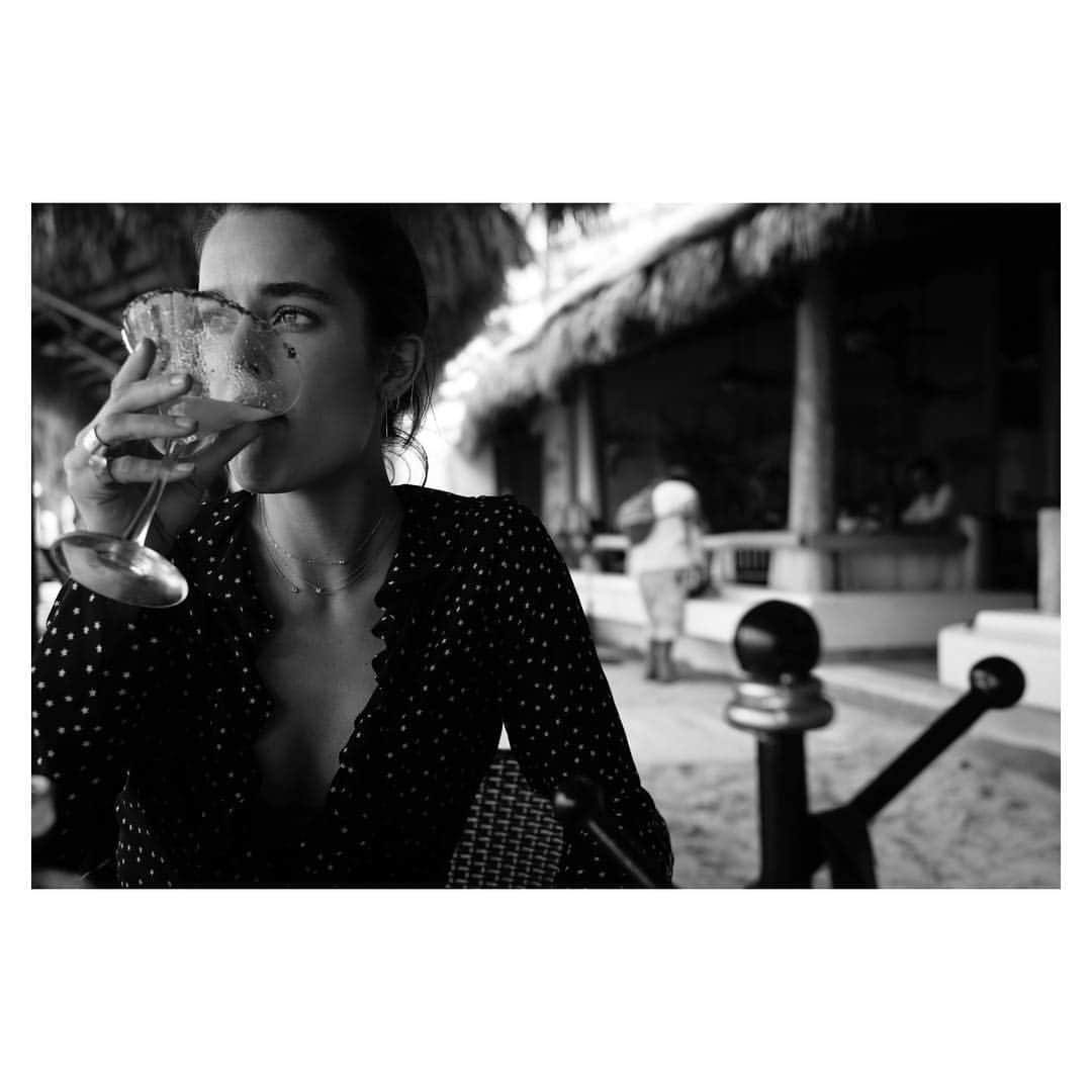 ケイト・ハリソンのインスタグラム：「La playa.」