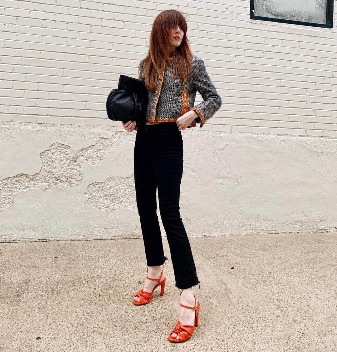 ジェーン・アルドリッジのインスタグラム：「Fancy happy hour outfits 👋 a sixties couture jacket w/ @baldwin jeans. Anyone else waiting for happy hour to roll around today? I’ve been seeing doctors all day and I’m ready 😭」
