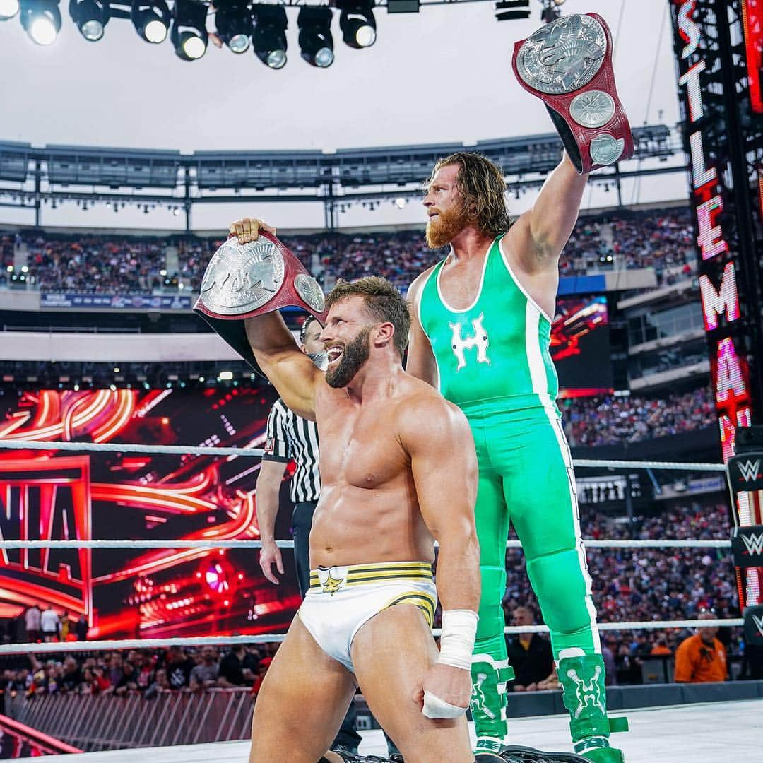 WWEさんのインスタグラム写真 - (WWEInstagram)「And NEWWWWW! #WrestleMania」4月9日 4時03分 - wwe