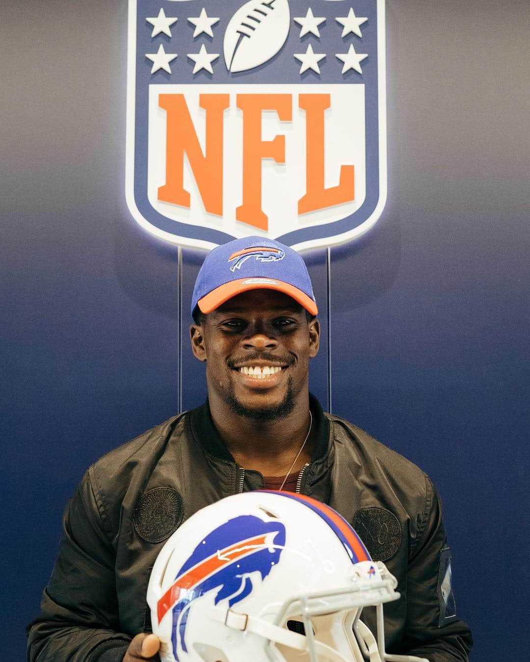 NFLさんのインスタグラム写真 - (NFLInstagram)「@buffalobills sign English rugby star Christian Wade to play running back 💪 @nfluk」4月9日 4時03分 - nfl