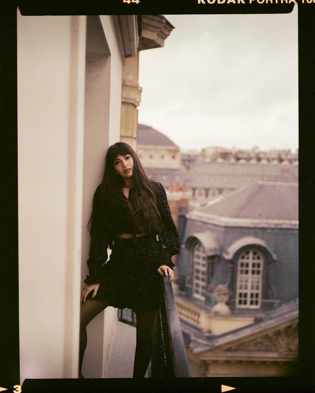 Zara Martinさんのインスタグラム写真 - (Zara MartinInstagram)「Paris on film 🎥 by @thomaswoodphotography」4月9日 3時58分 - zaramartin