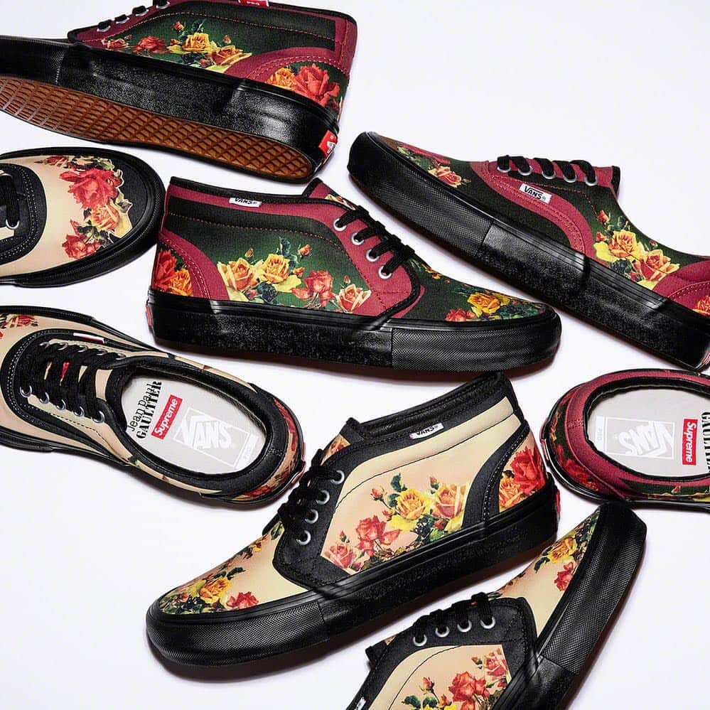 Sneaker Newsさんのインスタグラム写真 - (Sneaker NewsInstagram)「As part of the upcoming capsule by Supreme and Jean Paul Gaultier, long-time collaborator Vans offers up the Chukka Pro and Era Pro in lush florals and distinct color-blocking. Releases 4/11 (4/13 in Japan). For full details on the release, tap the link in our bio.」4月9日 4時02分 - sneakernews