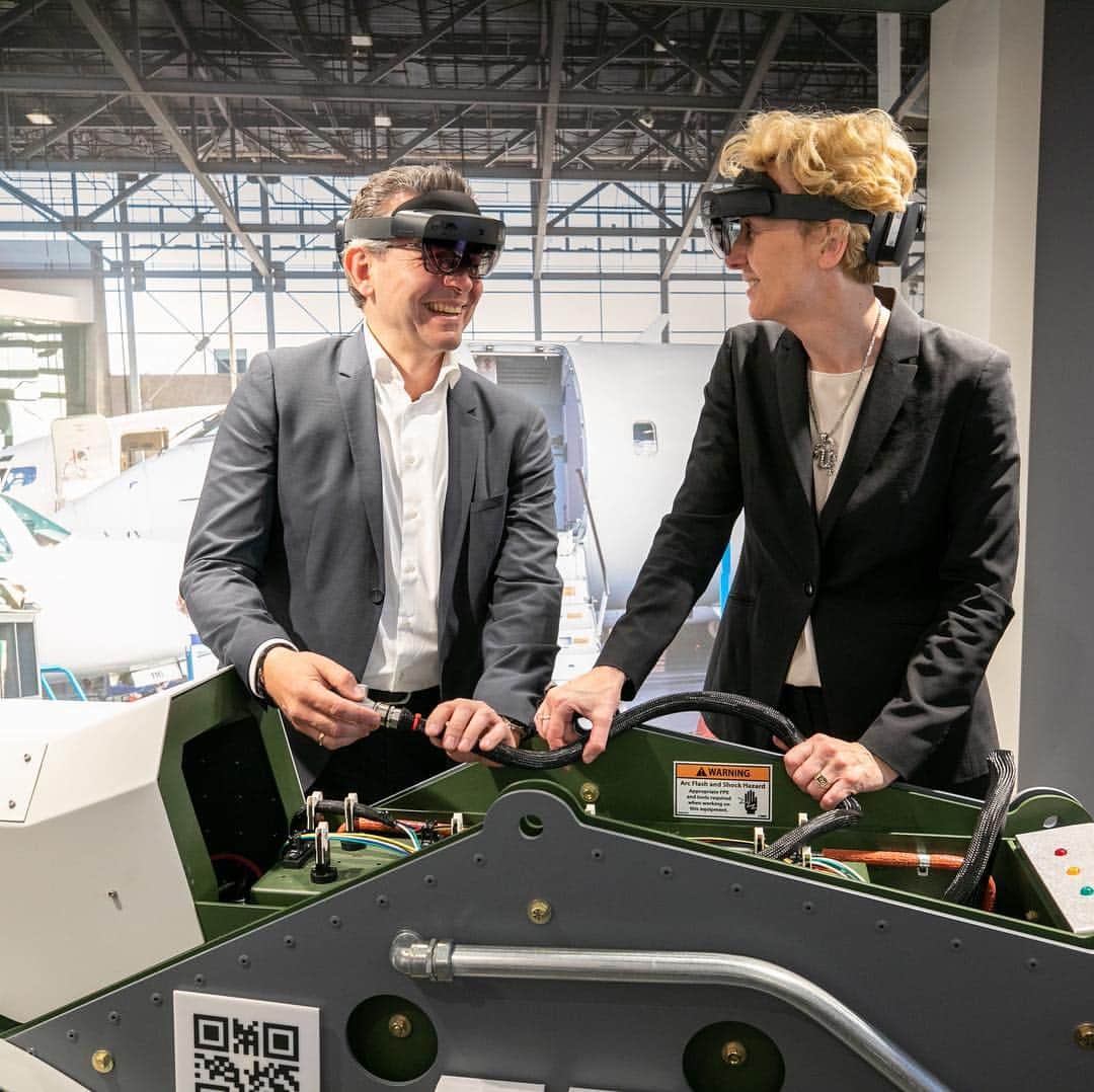 Microsoftさんのインスタグラム写真 - (MicrosoftInstagram)「Manufacturing, re-imagined. Last week at @Hannover_Messe, attendees learned how Microsoft customers and partners are innovating with mixed reality, #AI and IoT technology for an intelligent manufacturing future. #hm19」4月9日 4時04分 - microsoft