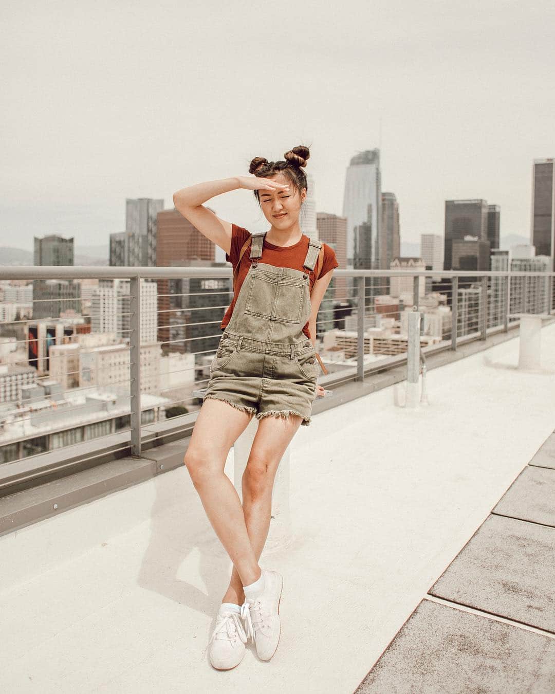 W E Y L I Eのインスタグラム：「When you forget to bring sunglasses 🕶」