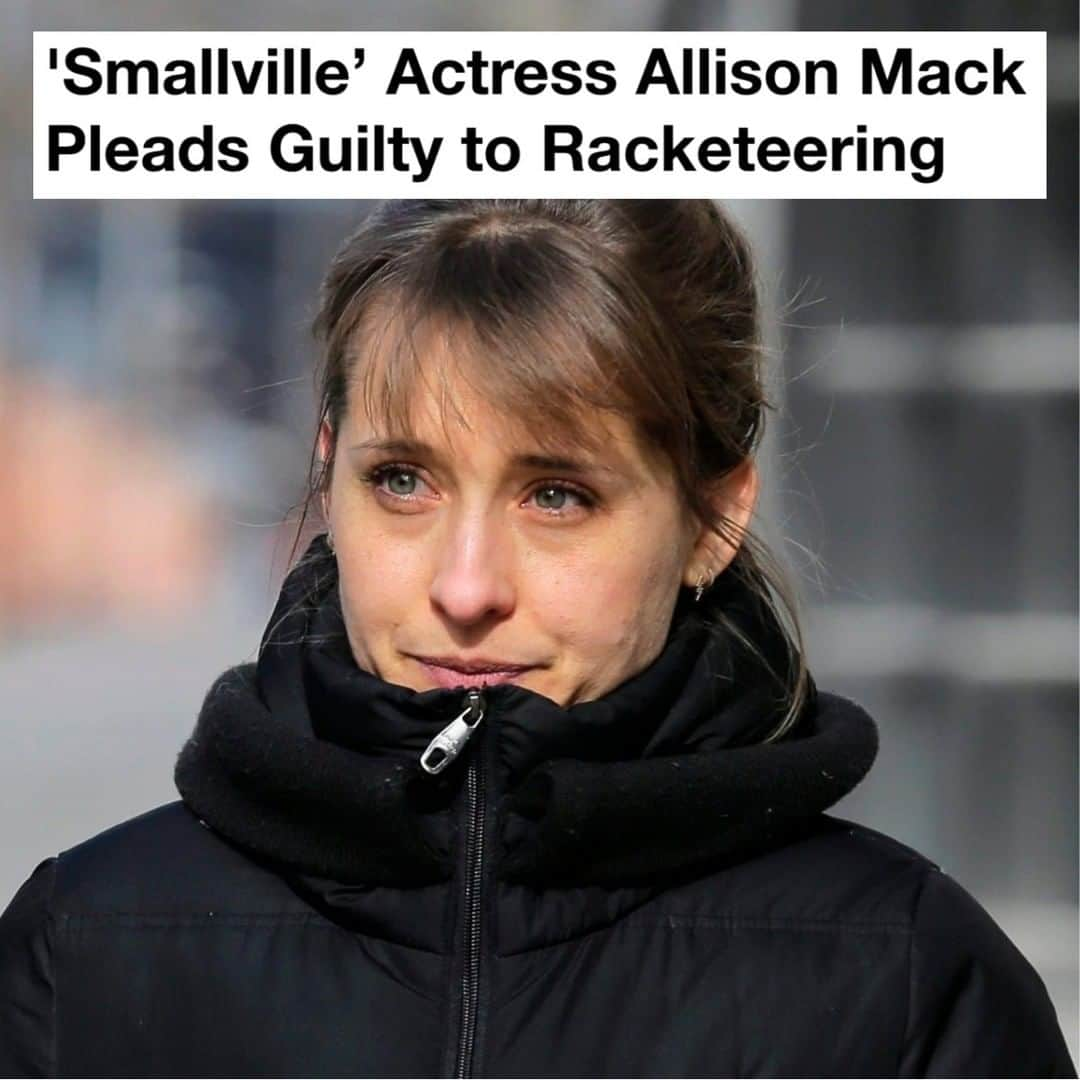 VICEさんのインスタグラム写真 - (VICEInstagram)「Actress Allison Mack, best known for her role on the early-2000s TV series 'Smallville,' has pleaded guilty to racketeering and racketeering conspiracy in the NXIVM 'sex cult' case. ⚖️ More info at our link in bio, via @vicecanada. 📸: Seth Wenig/AP」4月9日 4時15分 - vice