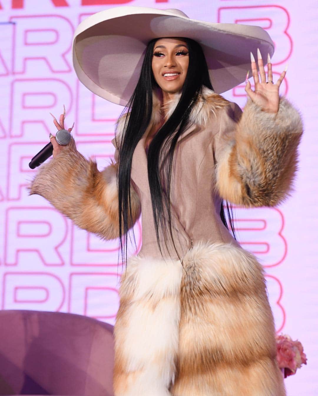 Just Jaredさんのインスタグラム写真 - (Just JaredInstagram)「@iamcardib hits the stage at @beautycon NY rocking @sarahsokolmillinery hat and @pacorabanne coat! See more on JustJared.com #CardiB #BeautyConNYC Photos: @gettyimages」4月9日 4時21分 - justjared