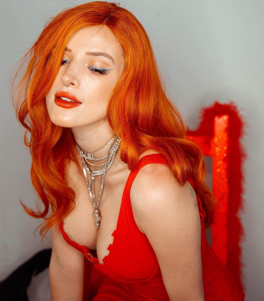 ベラ・ゾーンさんのインスタグラム写真 - (ベラ・ゾーンInstagram)「I think  bella is reds favorite color」4月9日 4時17分 - bellathorne