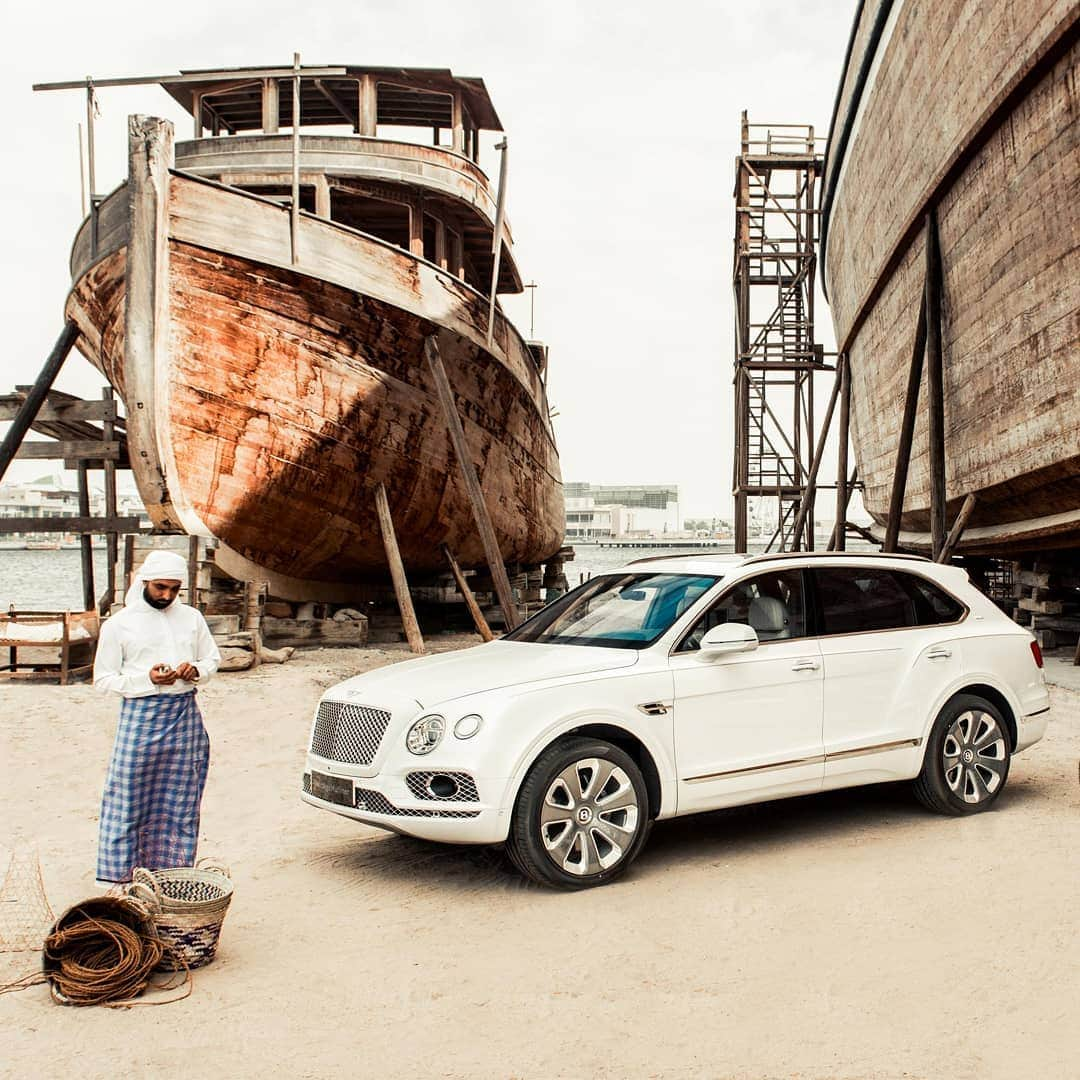 ベントレーさんのインスタグラム写真 - (ベントレーInstagram)「The #Bentayga #Mulliner Pearl of the Gulf is inspired by the Arabian Gulf's rich pearl diving heritage. Mulliner, Bentley's personal commissioning division, can produce your own unique #Bentley. Discover more through link in bio.」4月9日 4時28分 - bentleymotors