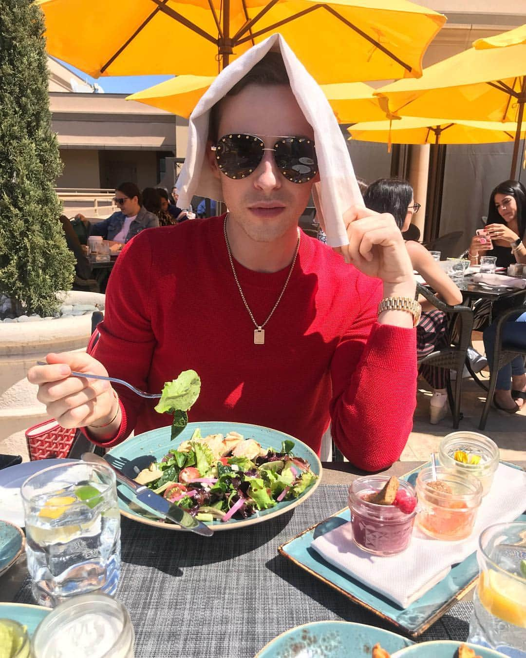 アダム・リッポンさんのインスタグラム写真 - (アダム・リッポンInstagram)「Handmaids Tail: Beverly Hills」4月9日 9時56分 - adaripp