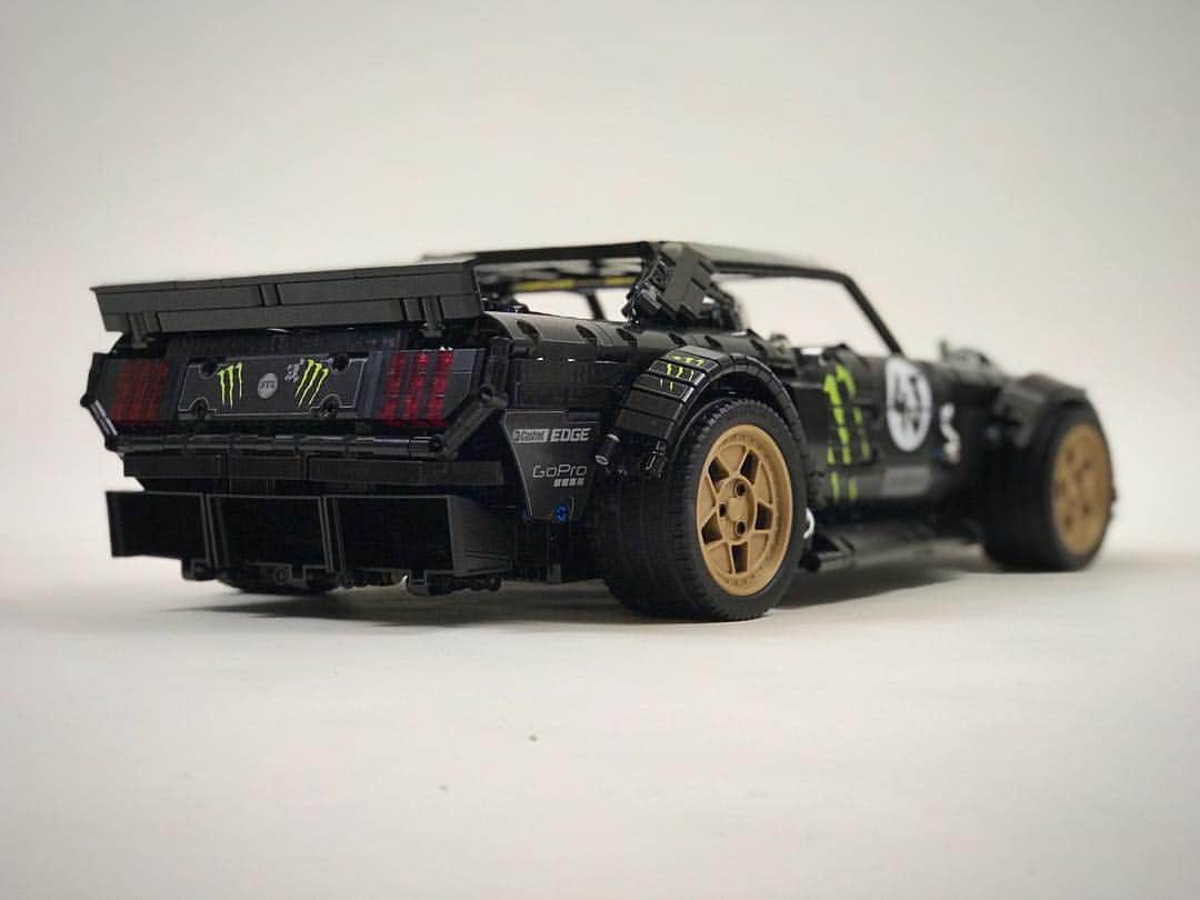 ケン・ブロックさんのインスタグラム写真 - (ケン・ブロックInstagram)「Check out this rad recreation of my Ford Mustang RTR Hoonicorn V2 by Lachlan Cameron. It’s been put together completely using LEGO parts - complete with twin turbos, handbrake, AWD and a working transmission! Thanks Lachlan for being a such a fan and putting this together. #bestfans #Hoonicorn」4月9日 4時39分 - kblock43