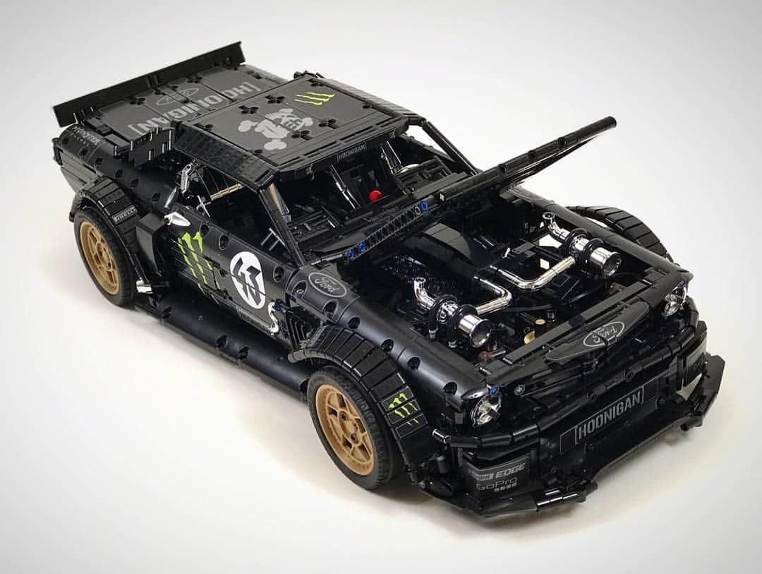 ケン・ブロックさんのインスタグラム写真 - (ケン・ブロックInstagram)「Check out this rad recreation of my Ford Mustang RTR Hoonicorn V2 by Lachlan Cameron. It’s been put together completely using LEGO parts - complete with twin turbos, handbrake, AWD and a working transmission! Thanks Lachlan for being a such a fan and putting this together. #bestfans #Hoonicorn」4月9日 4時39分 - kblock43