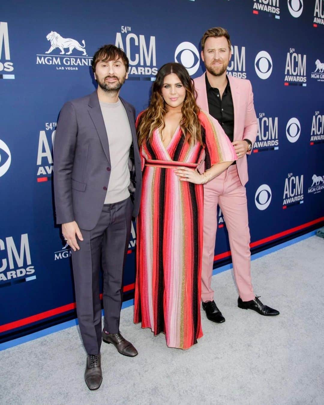 ヒラリー・スコットさんのインスタグラム写真 - (ヒラリー・スコットInstagram)「Thank you to the @acmawards for a great night. Also a huge shoutout to our glam team @ilariaurbinati @ohmane for one of my favorite cohesive looks we’ve ever done! Such a fun weekend with @bigmachinelabelgroup visiting with our friends at country radio and getting to spill the beans about our new single. 😍 Stay tuned, y’all!  Oh....and @nikolajwilliamcw you were so gracious and kind. Nice to meet you. ❤️❤️❤️」4月9日 4時44分 - hillaryscottla