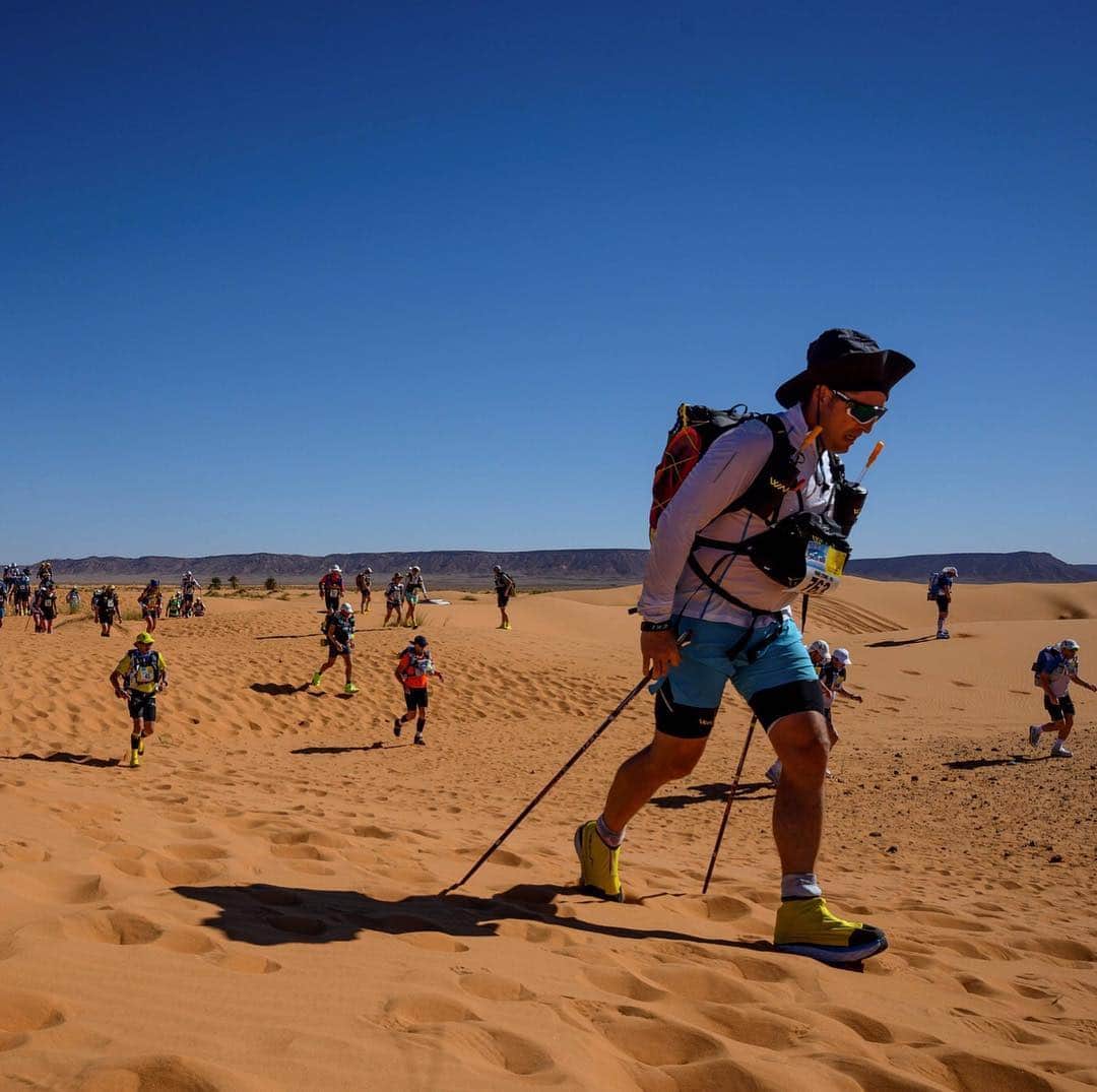 NBC Newsさんのインスタグラム写真 - (NBC NewsInstagram)「People compete in the first stage of the 34th #SaharaMarathon, a 6-day trek between El Borouj and Tisserdmine that is approximately the distance of 6 regular marathons. . 📷 @jpksiazek / @afpphoto」4月9日 4時58分 - nbcnews
