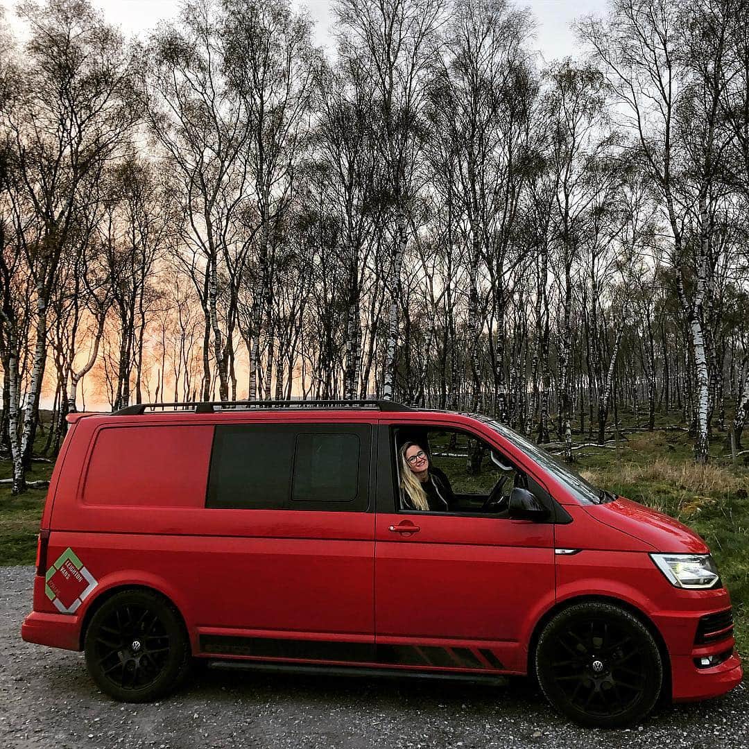 シャウナ・コックジーさんのインスタグラム写真 - (シャウナ・コックジーInstagram)「Sunset walks in the peak ❤️ I’m home for one day before heading off to the next World Cup and savouring every minute.」4月9日 4時59分 - shaunacoxsey