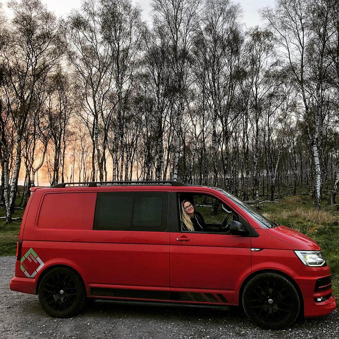 シャウナ・コックジーさんのインスタグラム写真 - (シャウナ・コックジーInstagram)「Sunset walks in the peak ❤️ I’m home for one day before heading off to the next World Cup and savouring every minute.」4月9日 4時59分 - shaunacoxsey