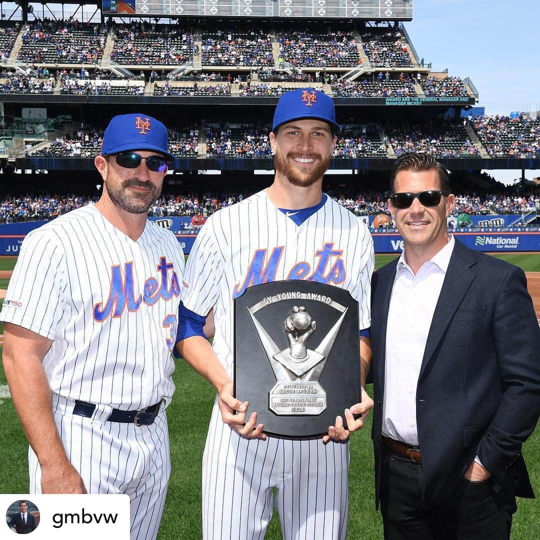 ニューヨーク・メッツさんのインスタグラム写真 - (ニューヨーク・メッツInstagram)「In front of the home crowd, the king was crowned! 👑 (via @gmbvw)」4月9日 5時25分 - mets