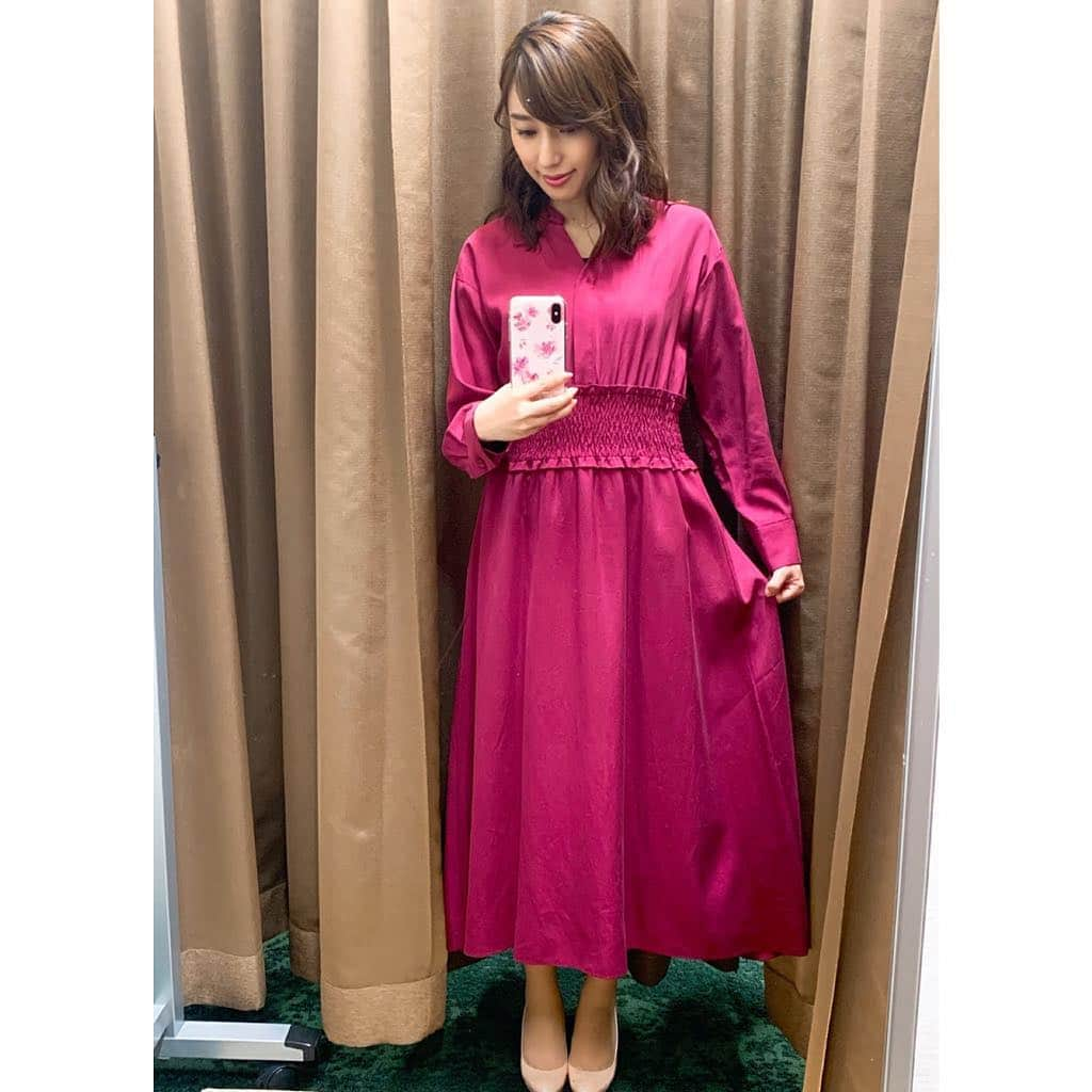 楠紗友里さんのインスタグラム写真 - (楠紗友里Instagram)「#今朝の衣装 👗 FTでは珍しいミモレ丈ワンピースでした❣️ #costume #dress #rose #ootd #衣装 さて、政府と日銀が千円・五千円・一万円の各紙幣を一新させることが分かりました！ 今日にも発表される予定です。 #bsテレ東 #早起き日経プラスft #日本経済新聞 #financialtimes #生放送 #news  #新紙幣 #千円札 #北里柴三郎  #五千円 #津田梅子  #一万円 #渋沢栄一」4月9日 5時28分 - sayuri_kusunoki