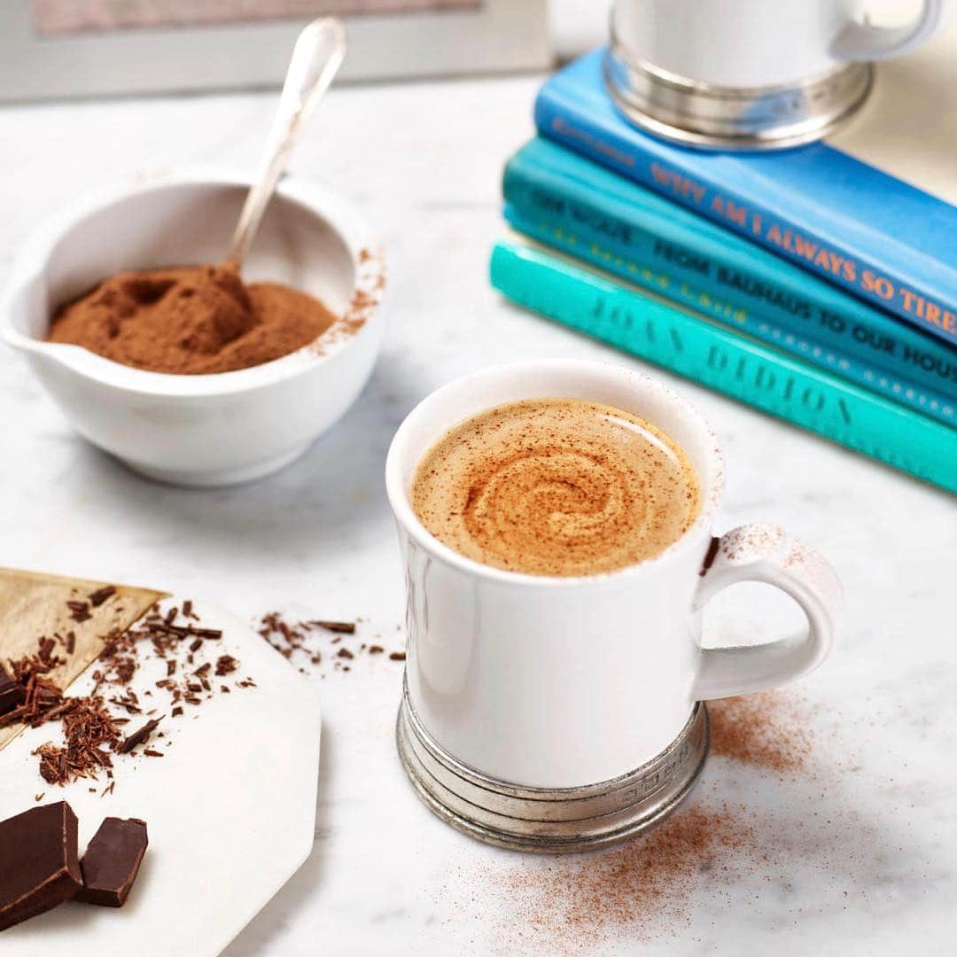ボビー・ブラウンのインスタグラム：「Hot cocoa just got a million times better. Check out the link in my bio to get this delicious collagen packed hot cocoa recipe using our new @evolution_18.」