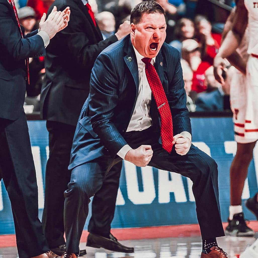 Under Armour Basketballさんのインスタグラム写真 - (Under Armour BasketballInstagram)「Stronger together. Mental toughness and elite defense have taken Coach Chris Beard and @texastechmbb this far. Now the Red Raiders are ready to #UnleashChaos in Minneapolis for the first National Championship in program history.」4月9日 5時34分 - uabasketball