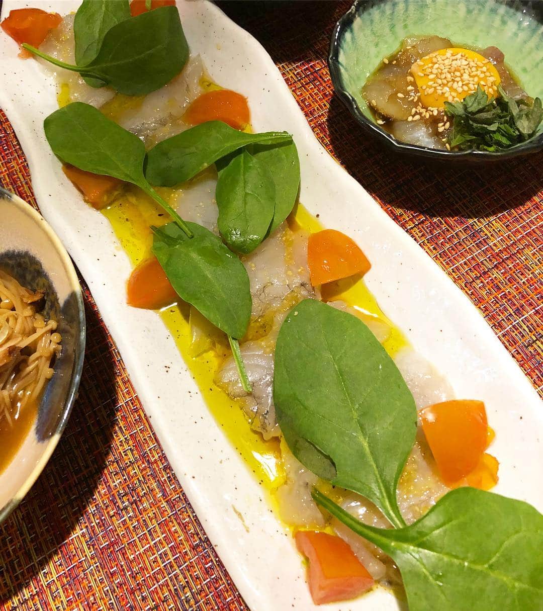 阪本智子さんのインスタグラム写真 - (阪本智子Instagram)「🍳♡ #昨日の晩御飯 釣ったヒラメでヒラメ定食😋🧡 ＊刺身 ＊カルパッチョ ＊ユッケ ＊煮付け ＊骨せんべい ＊豚汁 美味しかったー😂❤️ 🍳 #fish #flounder #flounderfishing #fishing #fishinggirl #cooking #food #foodstagram #seafood #homedinner #washoku  #釣り #魚 #ヒラメ #料理 #手料理 #魚料理 #おうちごはん #和食 #盛り付け #阪本智子」4月9日 5時35分 - tomoko_sakamoto423