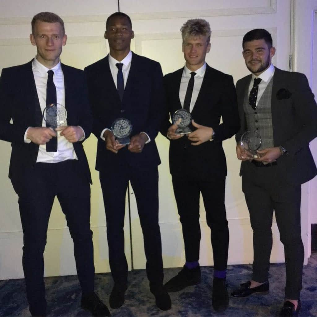 キャメロン・マクギーハンさんのインスタグラム写真 - (キャメロン・マクギーハンInstagram)「Good fun last night at the @efl awards with these guys 👌🏻 @barnsleyfc」4月9日 5時37分 - cameronmcgeehan