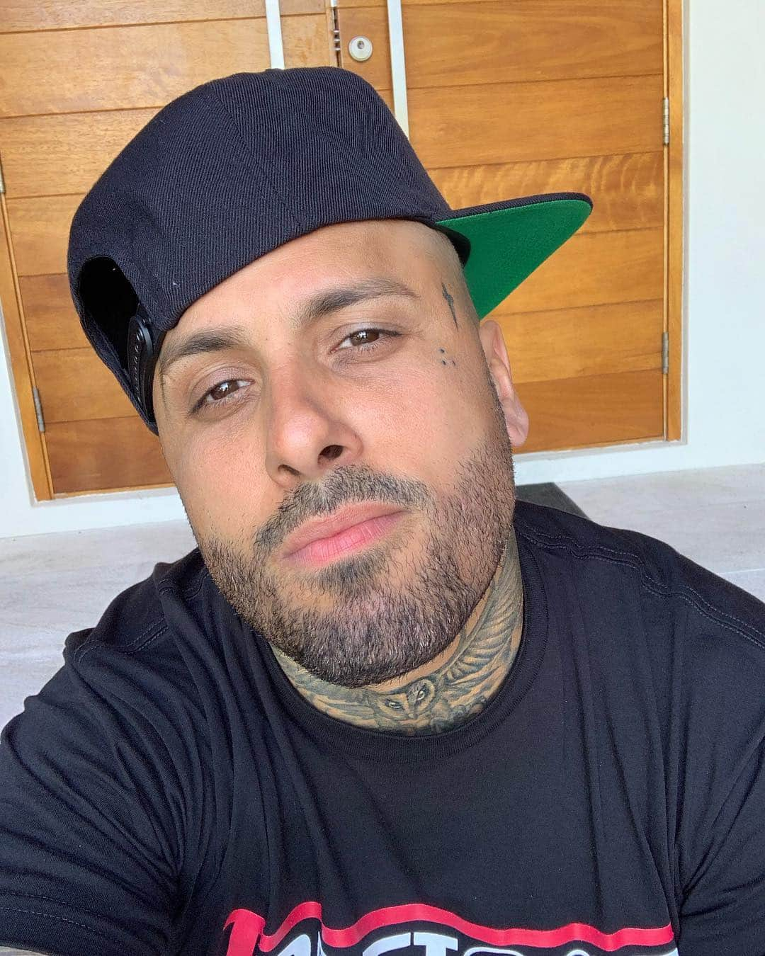 NICKY JAMさんのインスタグラム写真 - (NICKY JAMInstagram)「Será que sonrío 😊」4月9日 5時53分 - nickyjam