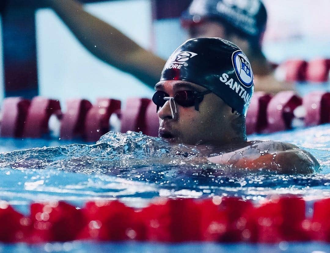 マテウス・サンタナのインスタグラム：「Dia do esporte mais completo do mundo, quero ver alguém falar que não! Dia da natação 🏊🏾‍♂️」