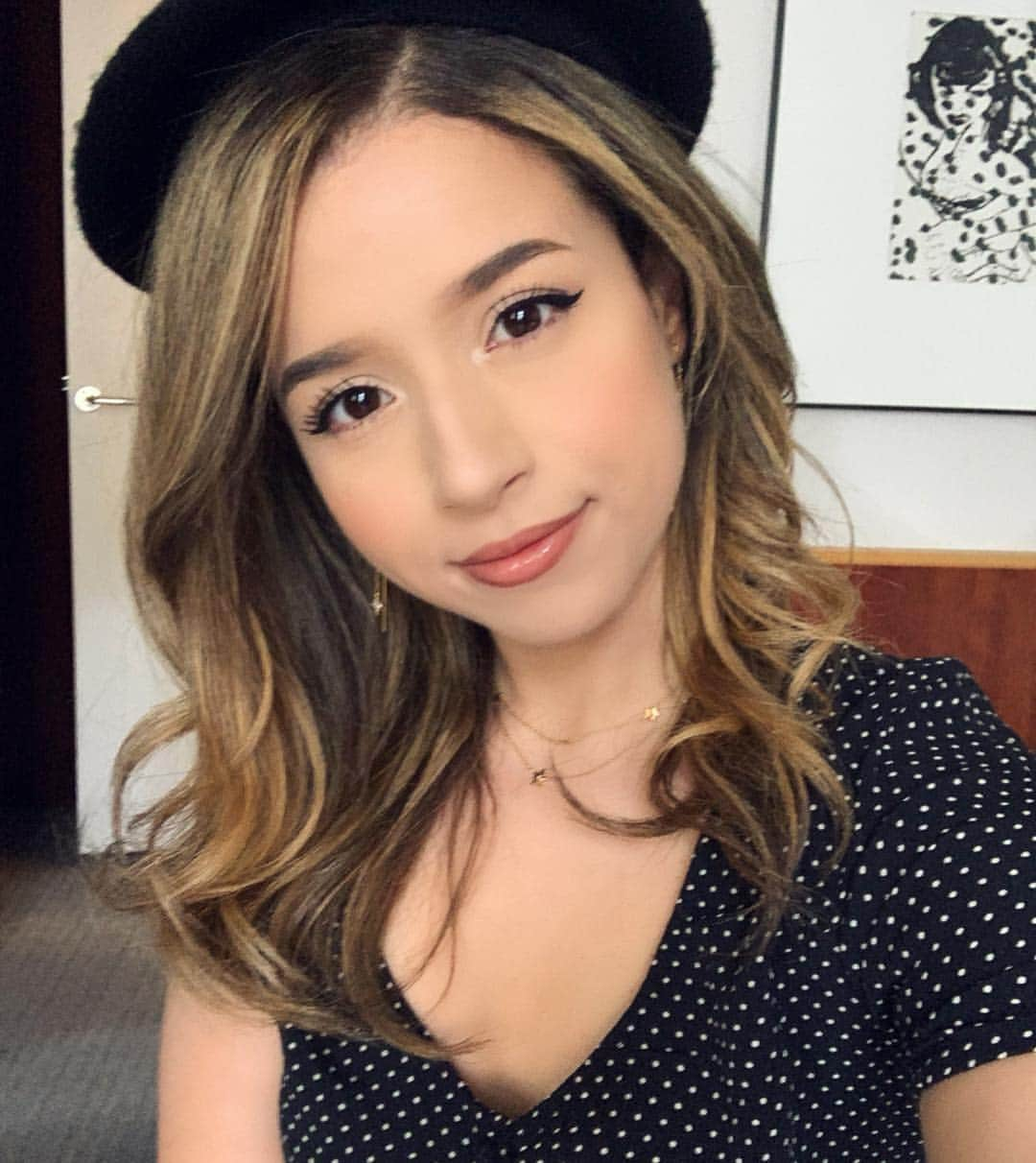 Pokimaneさんのインスタグラム写真 - (PokimaneInstagram)「paris, day one ☺️🥖」4月9日 5時54分 - pokimanelol