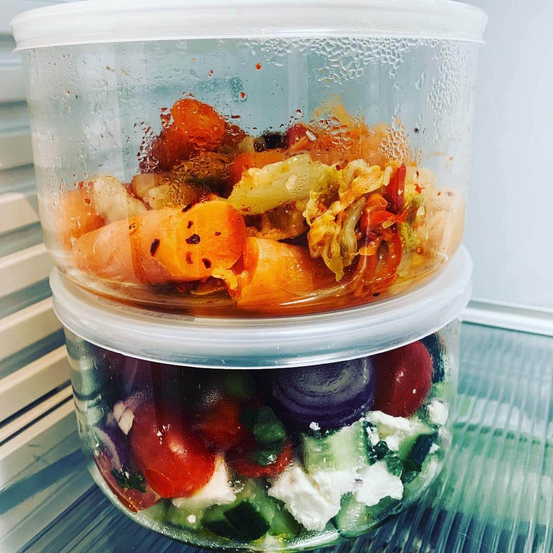 ボーイ・ジョージさんのインスタグラム写真 - (ボーイ・ジョージInstagram)「Delicious veggies prepared for breaking my fast in the morning. 16 hours. Steamed whole carrots with spicy kimchi. Then my take on a Greek salad. Cucumber, tomato, feta cheese and fresh parsley! #intermittentfasting #veggie #plantbased #plantbaseddiet #vegan #food」4月9日 6時16分 - boygeorgeofficial