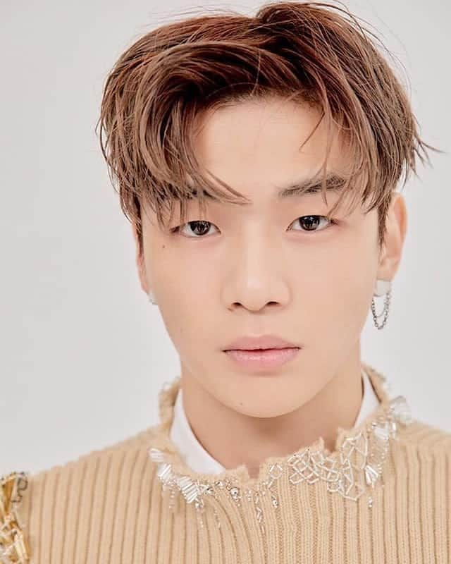 Just a girlさんのインスタグラム写真 - (Just a girlInstagram)「Kang Daniel @thisisdaniel_k for ELLE Korea Magazine April Issue 💖 . . . . .  #다니엘 #Daniel  #강다니엘 #KangDaniel #워너원 #WannaOne#koreanboy  #아지트샵 #추천멘토 #치위생사 #간호사 #직장인부업 #미용 #연남동카페 #연남동맛집 #신혼여행 #신혼 #신혼부부 #おしゃれ #オシャレ #いいね返し #フォロー #韓国人 #韓国 #セルカ #自撮り #ファッション #フォロー」4月9日 6時20分 - cecithegirl